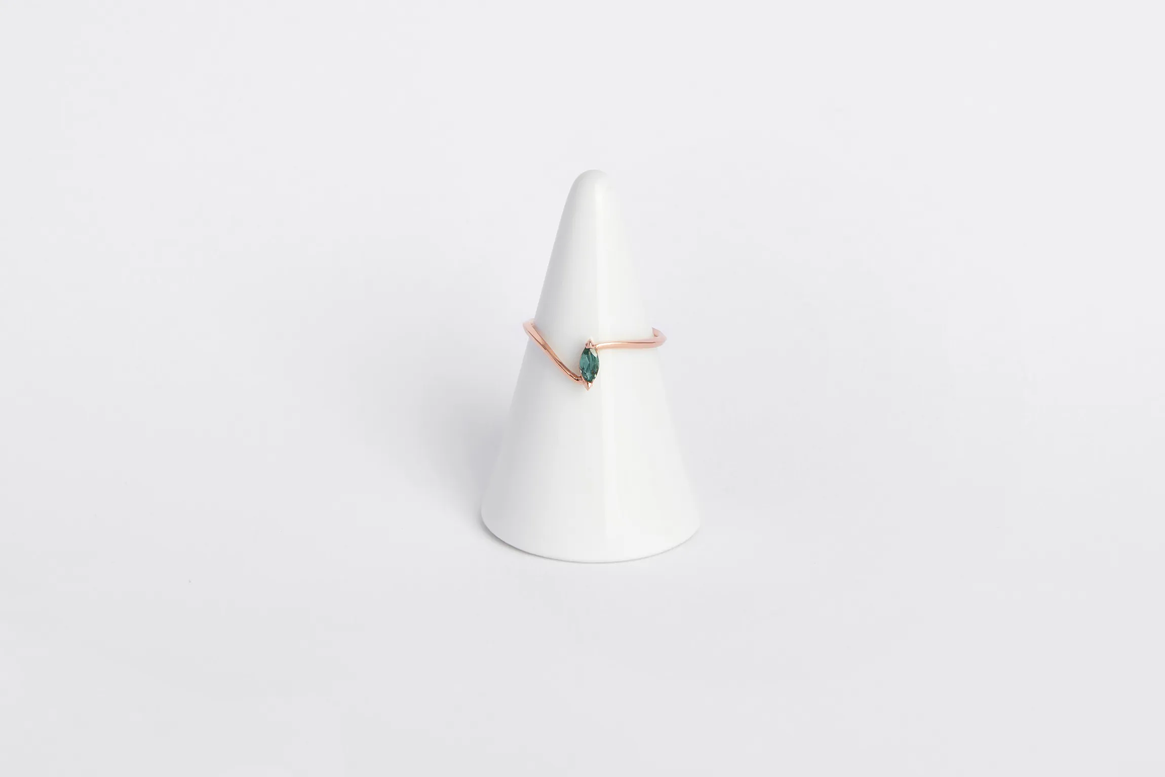 Anello Rendez-Vous in oro rosa 18kt con tormalina verde muschio taglio marquise, Monica Candido Gioielli Milano - 2