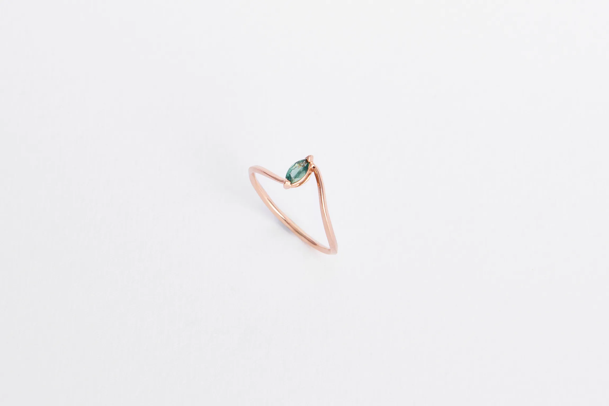 Anello Rendez-Vous in oro rosa 18kt con tormalina verde muschio taglio marquise, Monica Candido Gioielli Milano - 4