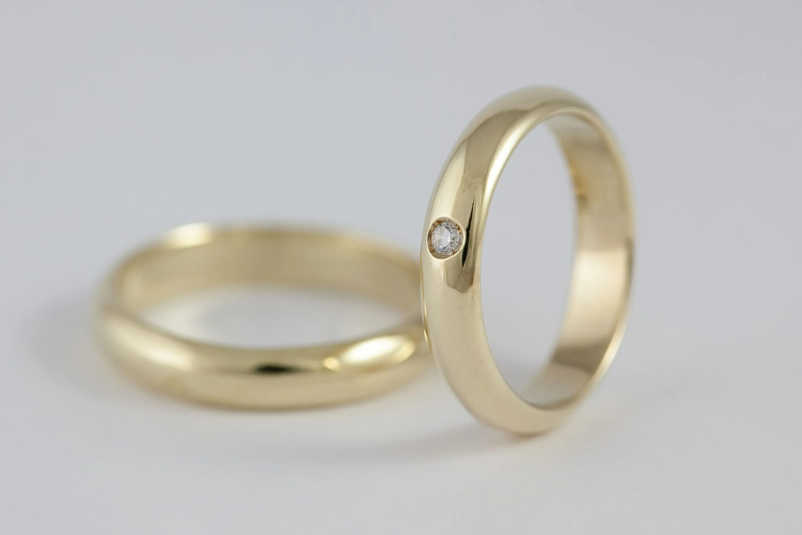 Fedi nuziali classiche artigianali in oro 18kt, Monica Candido Gioielli Milano - 1