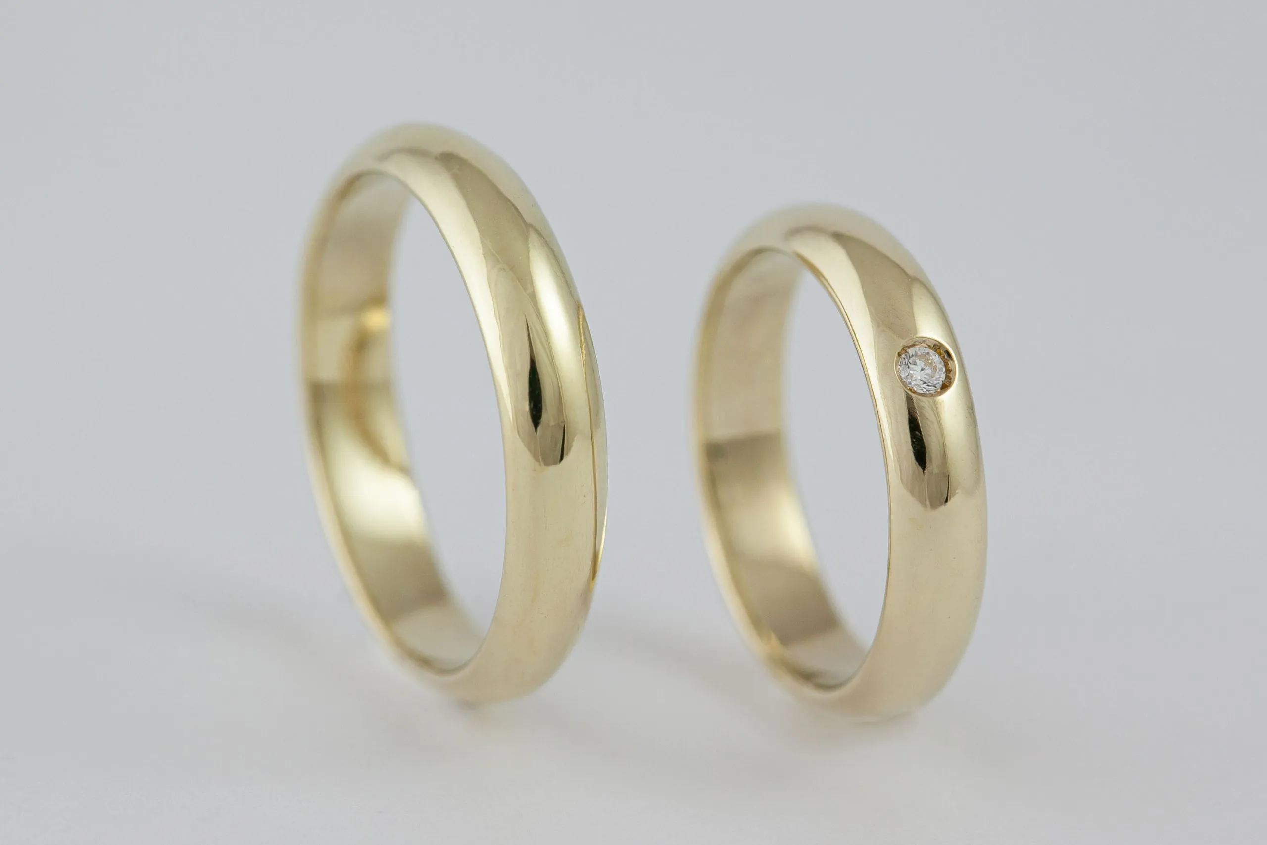 Fedi nuziali classiche artigianali in oro 18kt, Monica Candido Gioielli Milano - 2