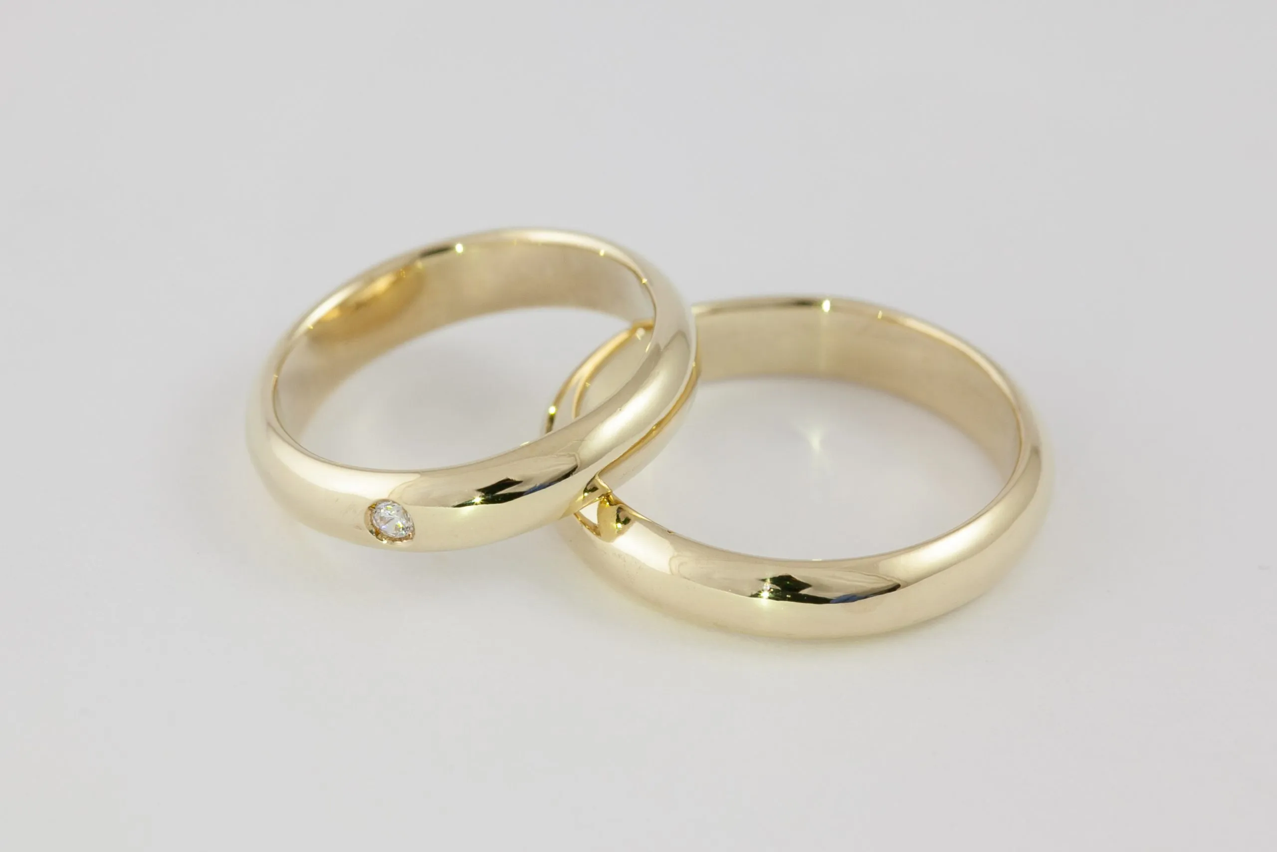 Fedi nuziali classiche artigianali in oro 18kt, Monica Candido Gioielli Milano - 3