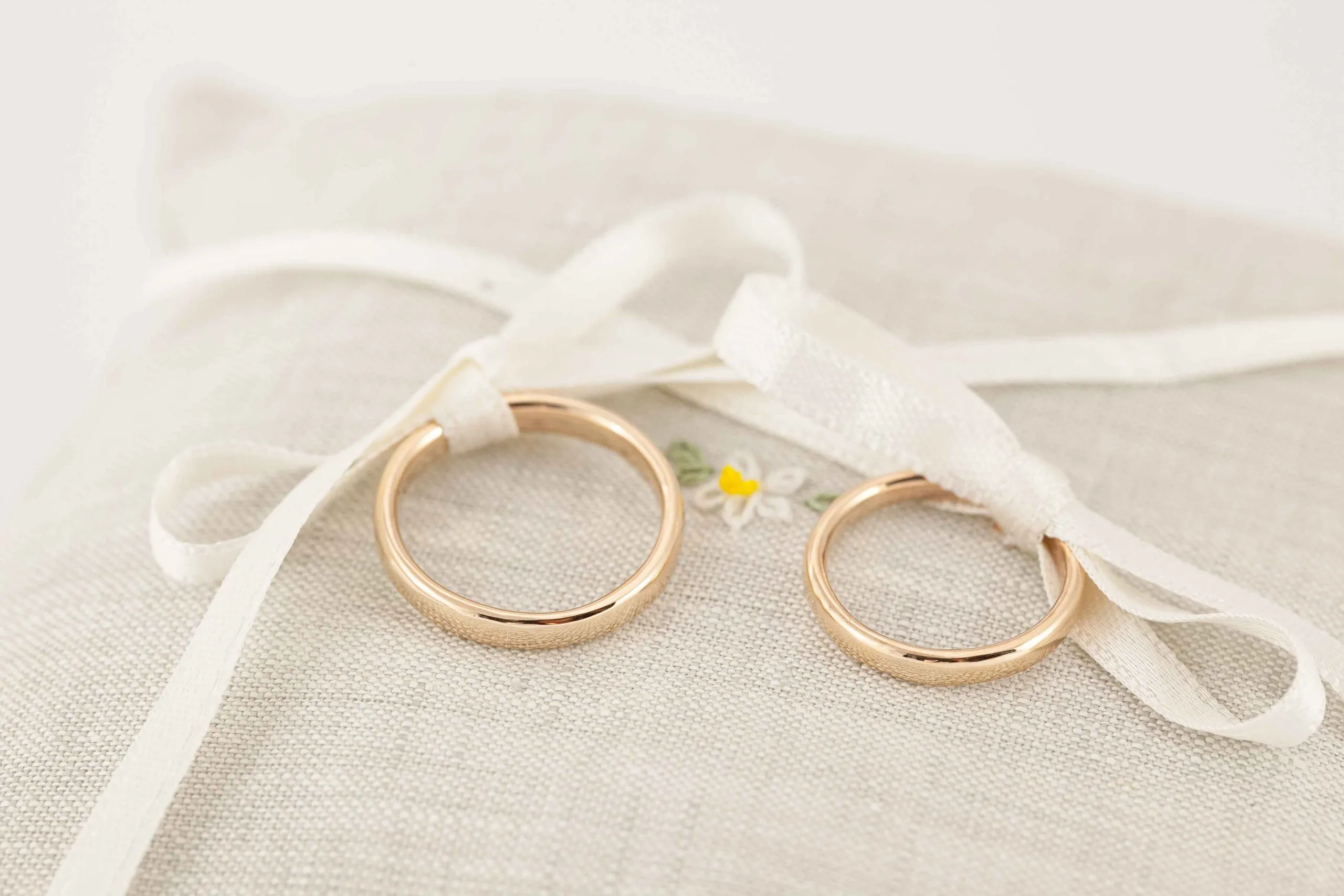 Fedi nuziali comode comfort fit artigianali in oro 18kt, Monica Candido Gioielli Milano - 10