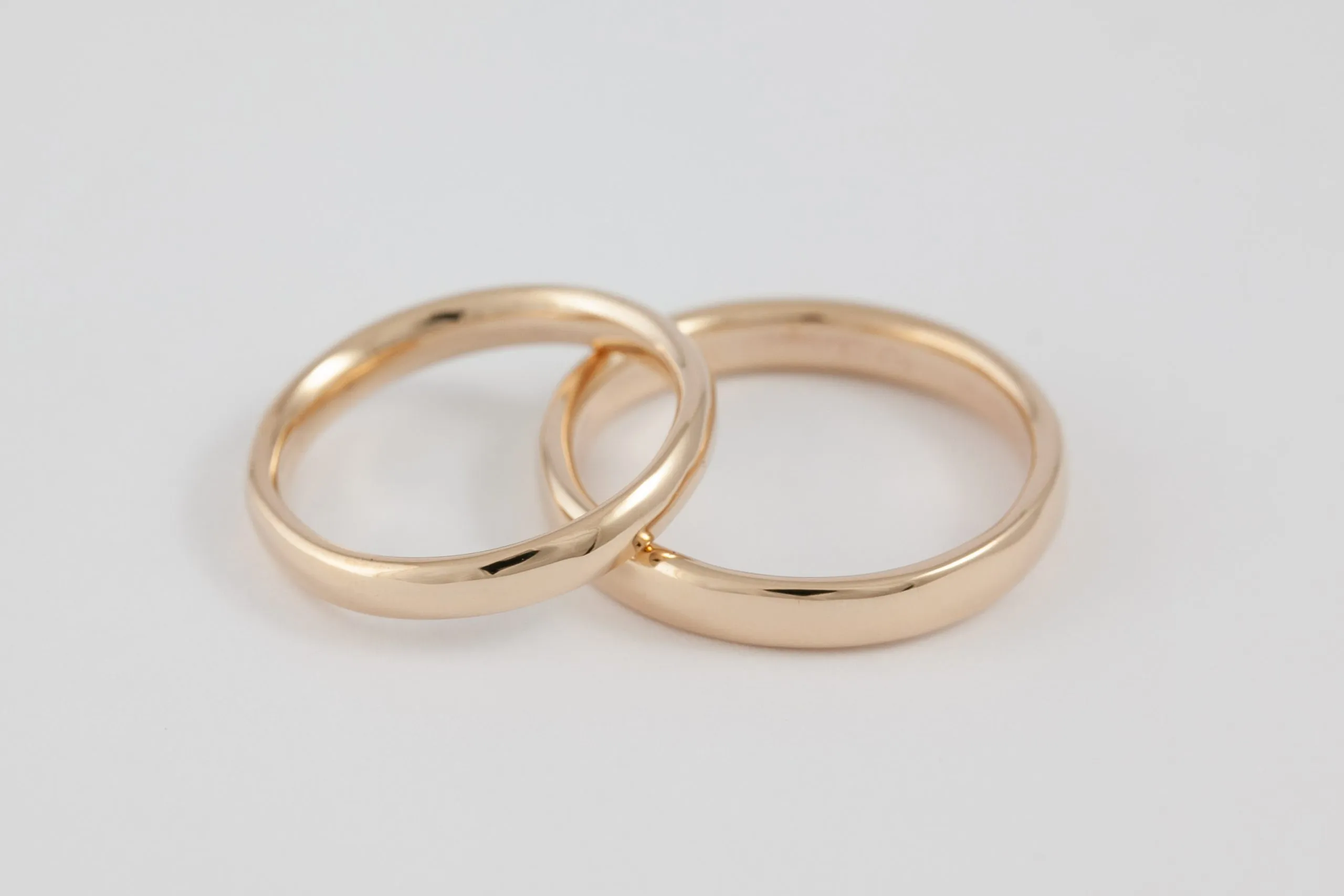 Fedi nuziali comode comfort fit artigianali in oro 18kt, Monica Candido Gioielli Milano - 2