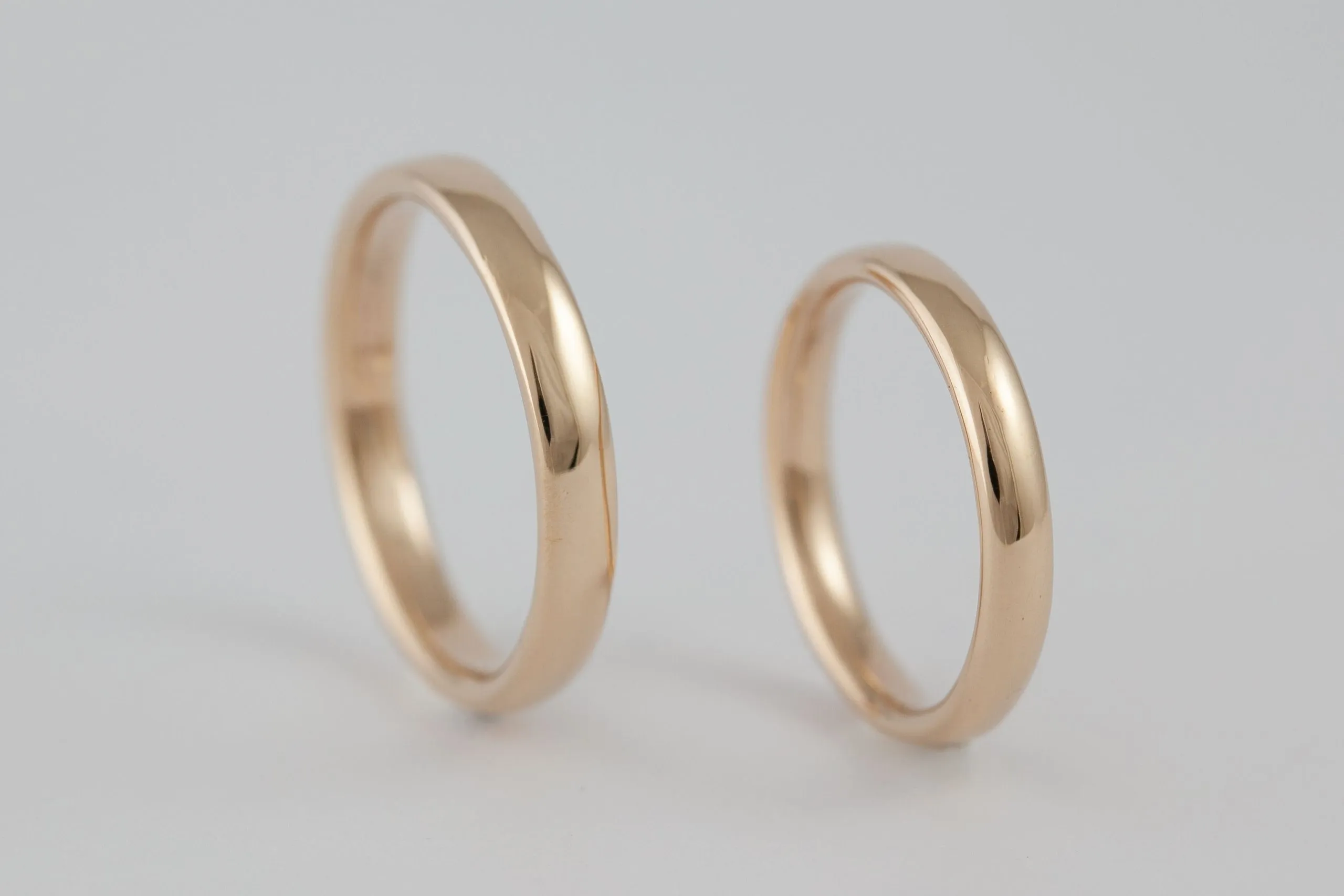 Fedi nuziali comode comfort fit artigianali in oro 18kt, Monica Candido Gioielli Milano - 3