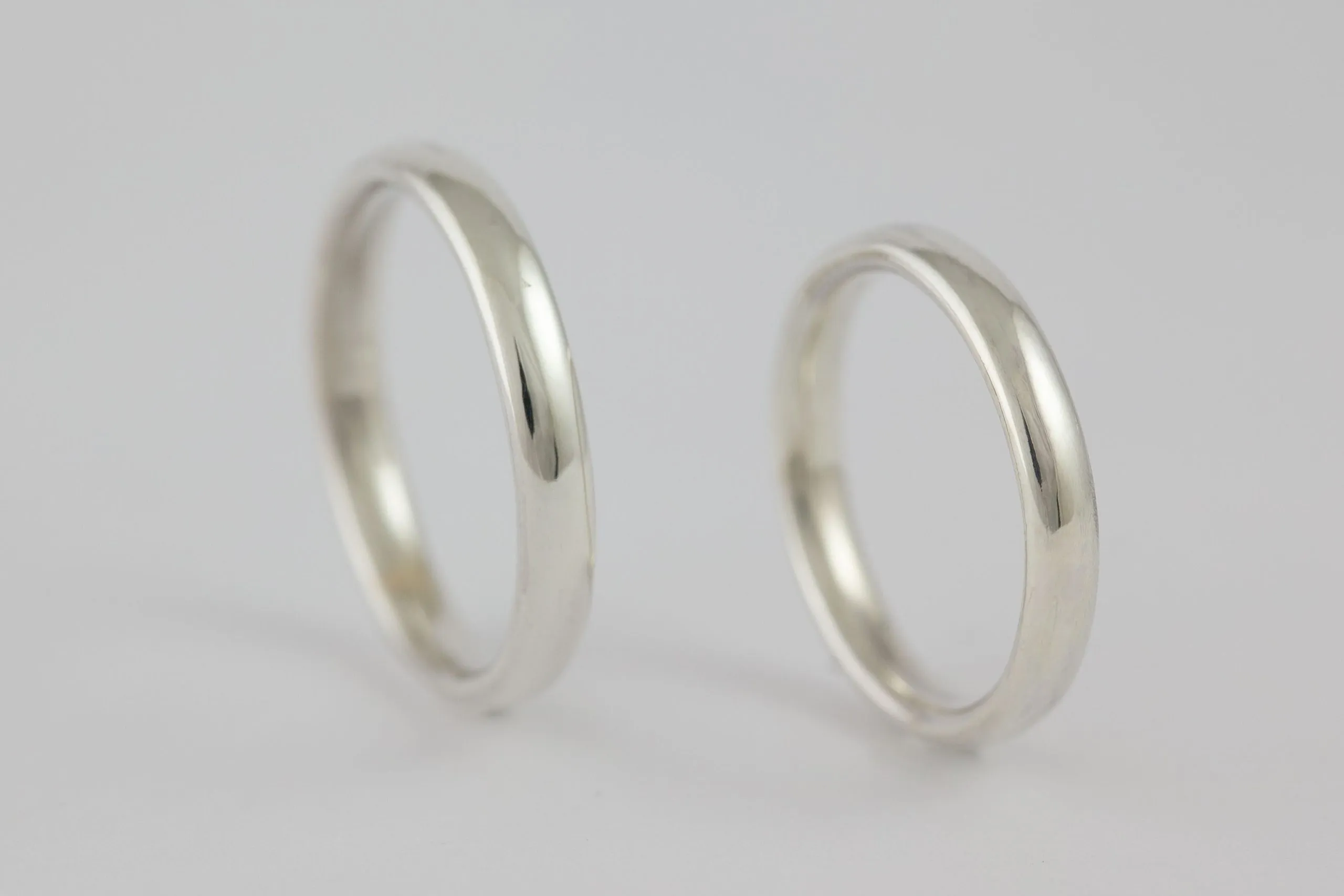 Fedi nuziali comode comfort fit artigianali in oro 18kt, Monica Candido Gioielli Milano - 9