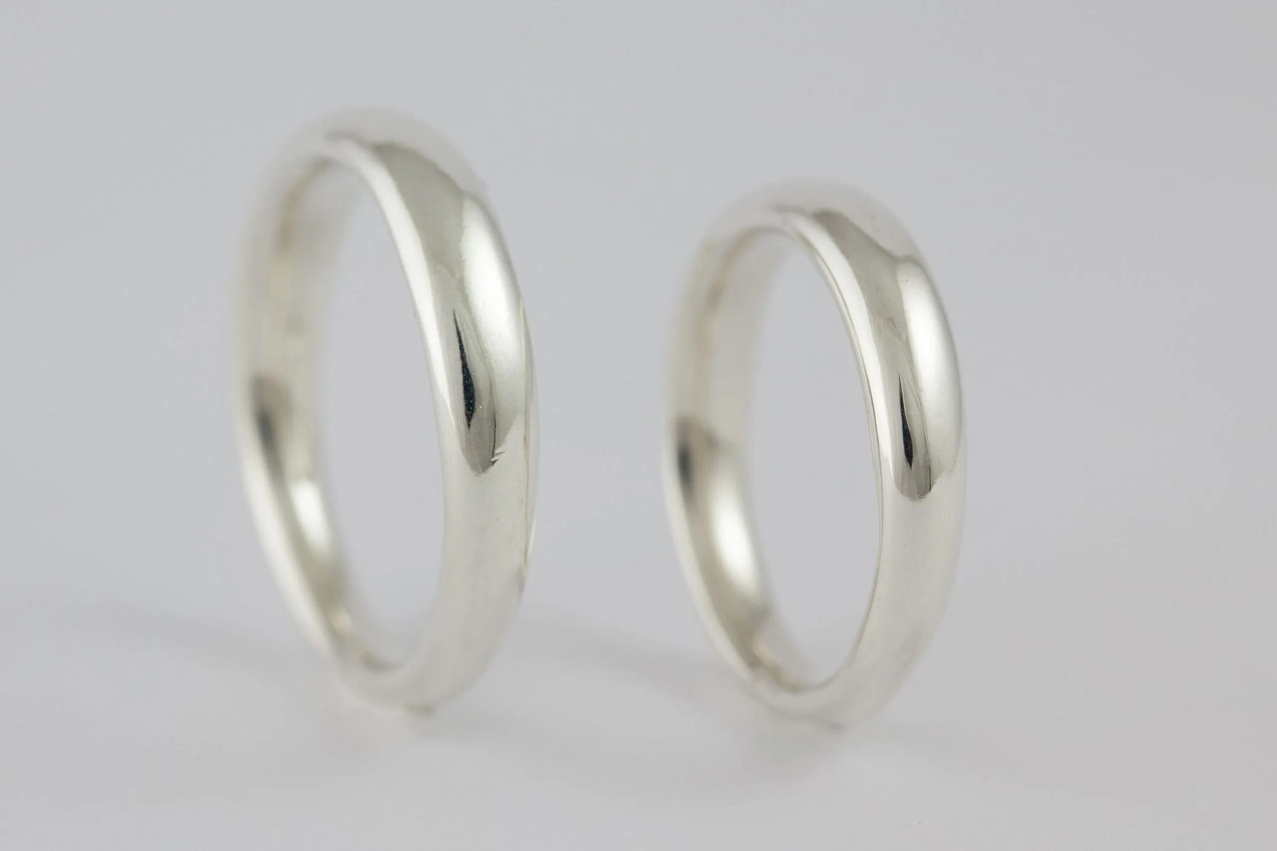 Fedi nuziali comode svasate artigianali in oro 18kt con profilo svasato, Monica Candido Gioielli Milano - 10