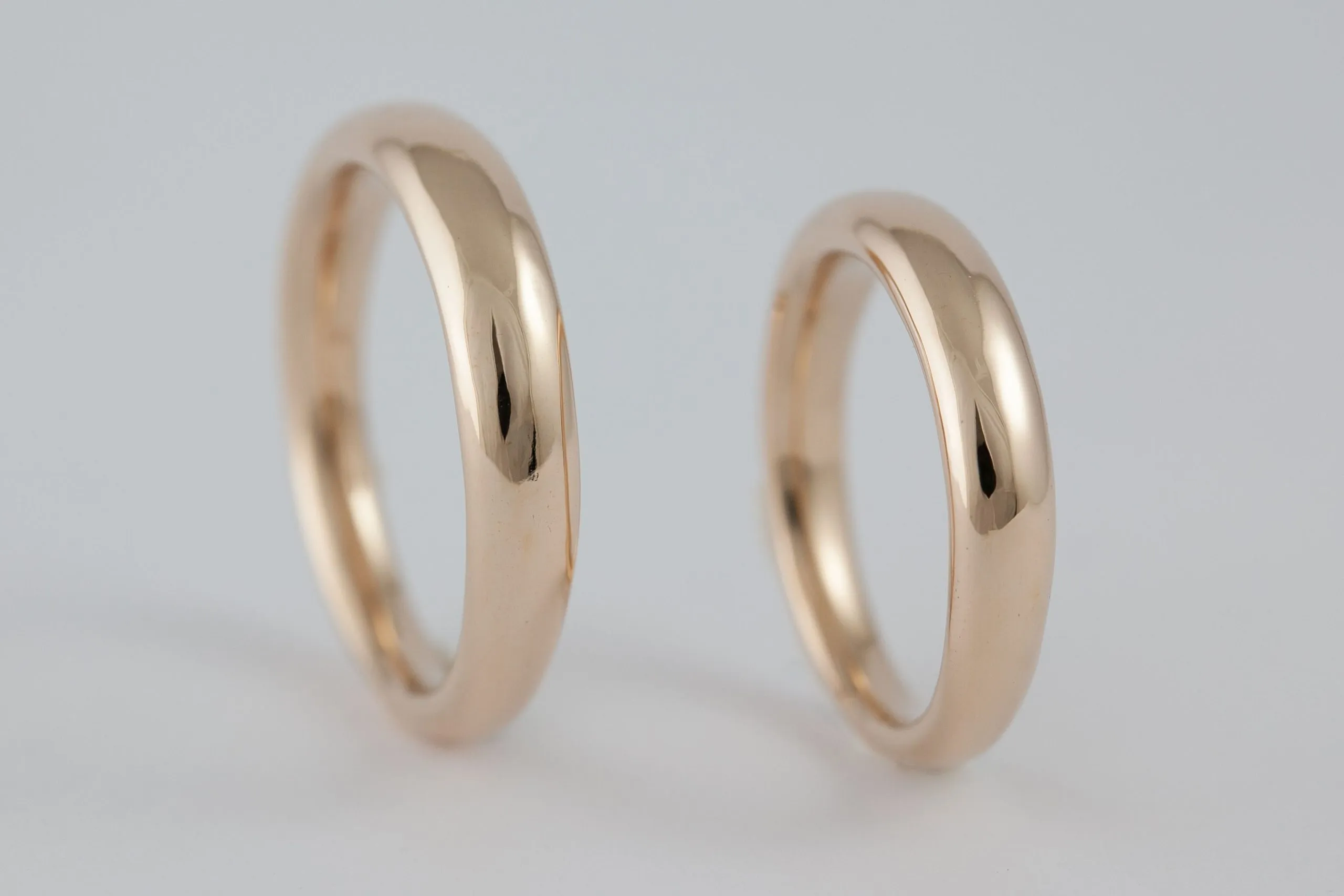 Fedi nuziali comode svasate artigianali in oro 18kt con profilo svasato, Monica Candido Gioielli Milano - 7