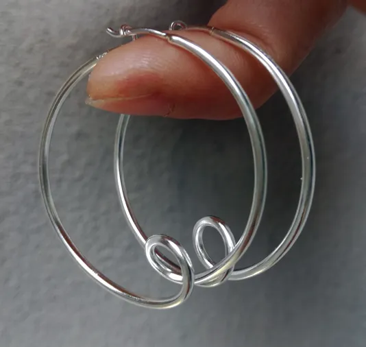 Orecchini cerchio ricciolo