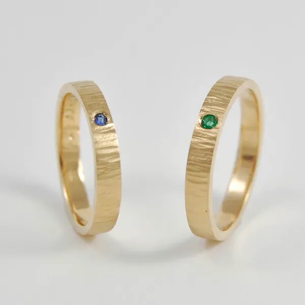 Gemme colorate e martellatura